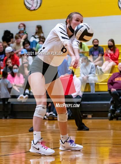 Thumbnail 1 in Holly Springs vs Gray's Creek (NCHSAA 4A - Second Round) photogallery.