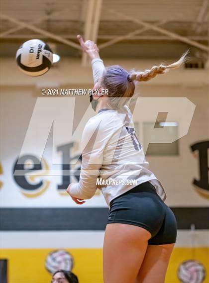 Thumbnail 2 in Holly Springs vs Gray's Creek (NCHSAA 4A - Second Round) photogallery.