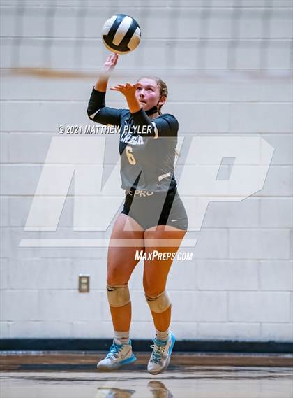 Thumbnail 3 in Holly Springs vs Gray's Creek (NCHSAA 4A - Second Round) photogallery.