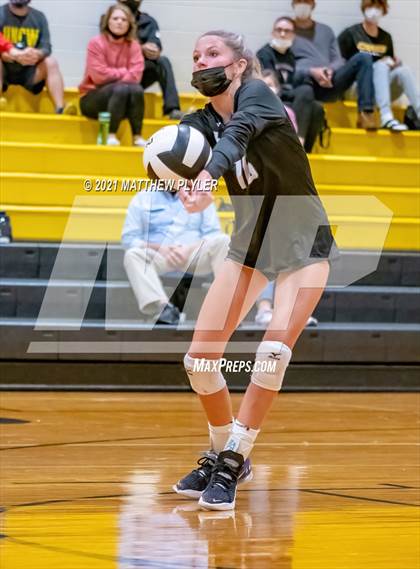 Thumbnail 3 in Holly Springs vs Gray's Creek (NCHSAA 4A - Second Round) photogallery.