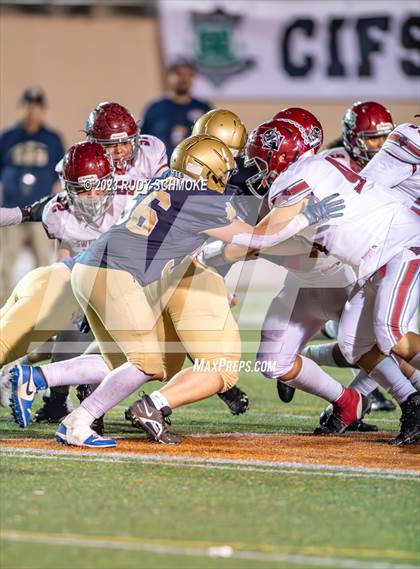 Thumbnail 3 in Vincent Memorial vs. Sweetwater (CIF SD Div.5 Section Finals) photogallery.