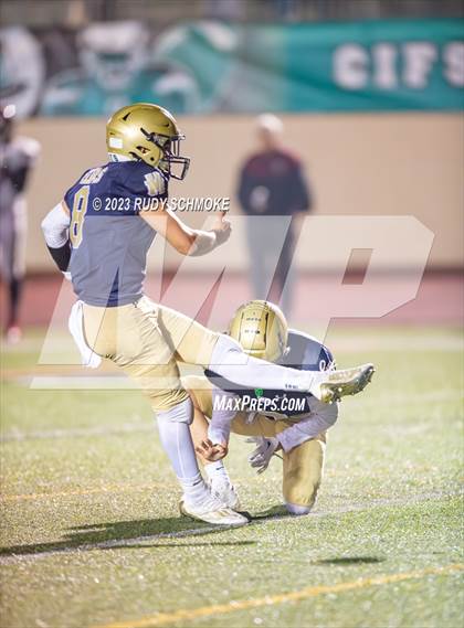 Thumbnail 3 in Vincent Memorial vs. Sweetwater (CIF SD Div.5 Section Finals) photogallery.