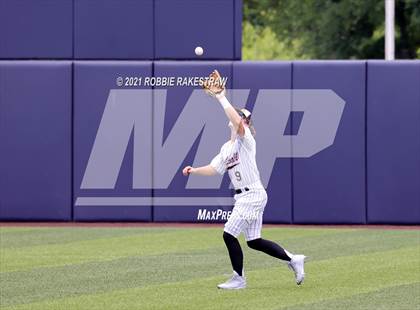 Thumbnail 1 in Rockwall vs. Rockwall-Heath (UIL 6A Regional Finals Game 2) photogallery.