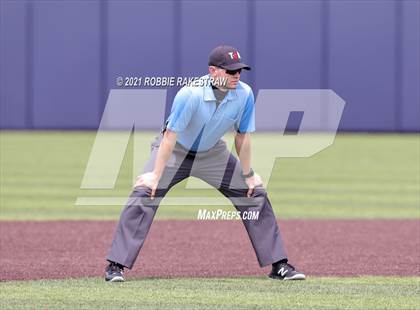 Thumbnail 3 in Rockwall vs. Rockwall-Heath (UIL 6A Regional Finals Game 2) photogallery.