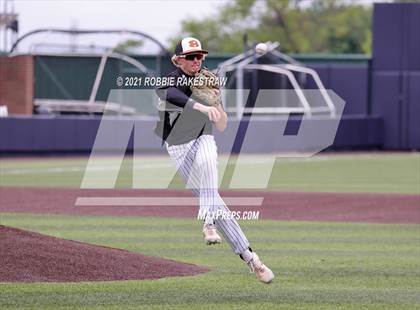Thumbnail 3 in Rockwall vs. Rockwall-Heath (UIL 6A Regional Finals Game 2) photogallery.
