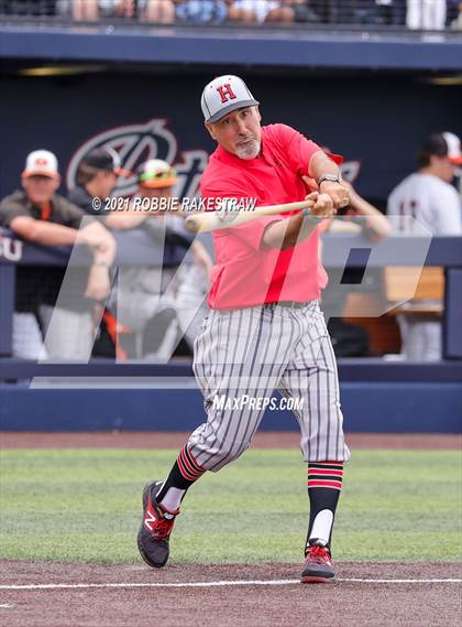 Thumbnail 2 in Rockwall vs. Rockwall-Heath (UIL 6A Regional Finals Game 2) photogallery.