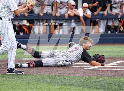 Thumbnail 3 in Rockwall vs. Rockwall-Heath (UIL 6A Regional Finals Game 2) photogallery.