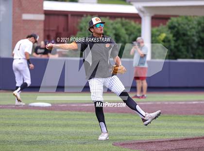 Thumbnail 3 in Rockwall vs. Rockwall-Heath (UIL 6A Regional Finals Game 2) photogallery.