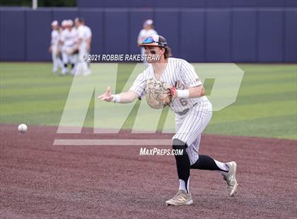 Thumbnail 2 in Rockwall vs. Rockwall-Heath (UIL 6A Regional Finals Game 2) photogallery.