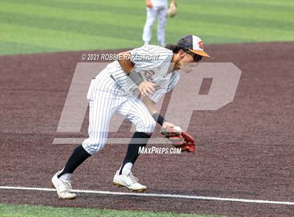 Thumbnail 3 in Rockwall vs. Rockwall-Heath (UIL 6A Regional Finals Game 2) photogallery.
