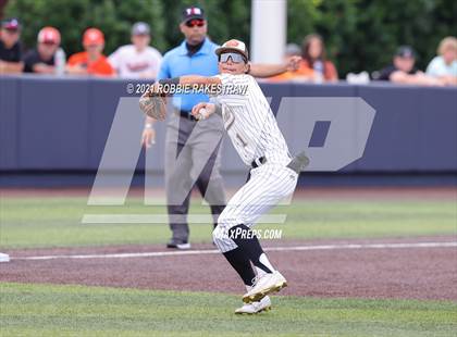 Thumbnail 3 in Rockwall vs. Rockwall-Heath (UIL 6A Regional Finals Game 2) photogallery.