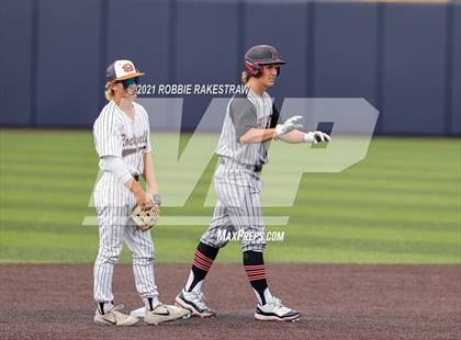 Thumbnail 2 in Rockwall vs. Rockwall-Heath (UIL 6A Regional Finals Game 2) photogallery.