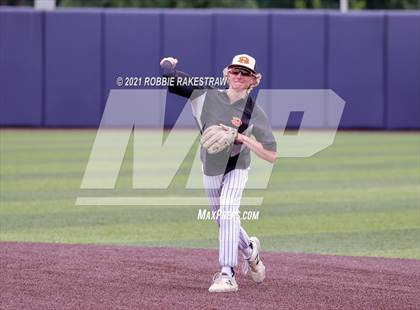 Thumbnail 1 in Rockwall vs. Rockwall-Heath (UIL 6A Regional Finals Game 2) photogallery.