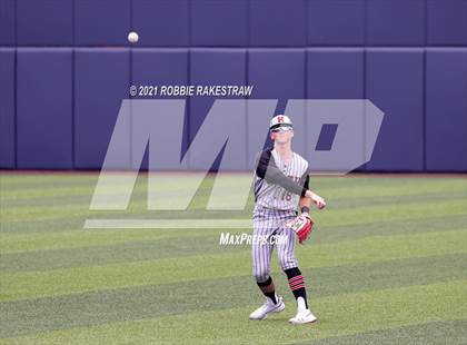 Thumbnail 2 in Rockwall vs. Rockwall-Heath (UIL 6A Regional Finals Game 2) photogallery.