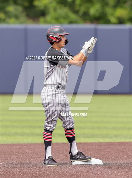 Thumbnail 3 in Rockwall vs. Rockwall-Heath (UIL 6A Regional Finals Game 2) photogallery.