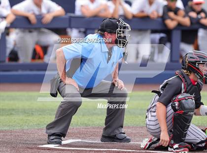 Thumbnail 3 in Rockwall vs. Rockwall-Heath (UIL 6A Regional Finals Game 2) photogallery.