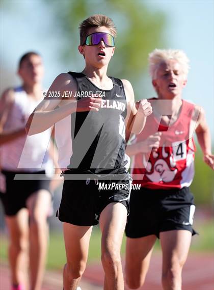 Thumbnail 1 in CHSAA Final 5A (3200 Meters) photogallery.