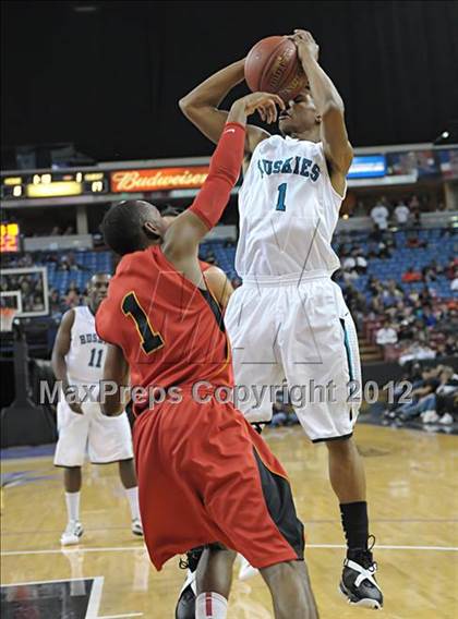 Thumbnail 3 in Sheldon vs. Jesuit (CIF D1 NorCal Regional Final) photogallery.