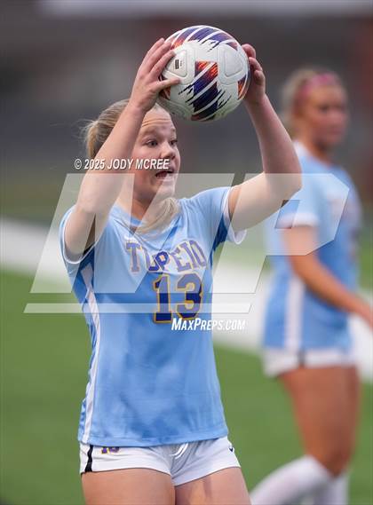 Thumbnail 3 in Lewisburg vs. Tupelo photogallery.