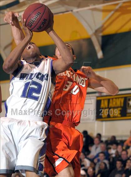 Thumbnail 2 in Franklin vs. Foothill (Hoops Classic 2009)  photogallery.