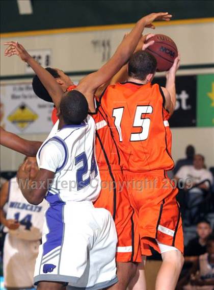 Thumbnail 1 in Franklin vs. Foothill (Hoops Classic 2009)  photogallery.