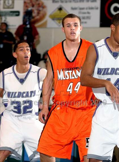 Thumbnail 2 in Franklin vs. Foothill (Hoops Classic 2009)  photogallery.