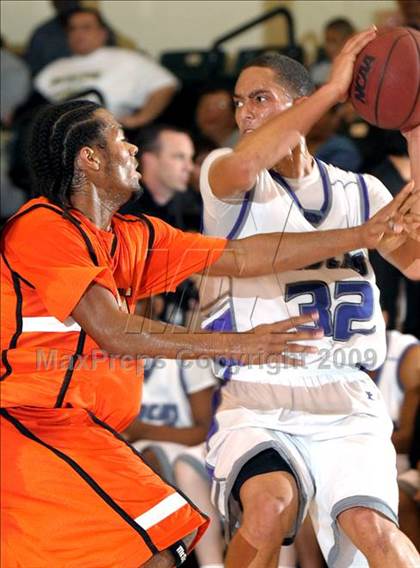 Thumbnail 3 in Franklin vs. Foothill (Hoops Classic 2009)  photogallery.