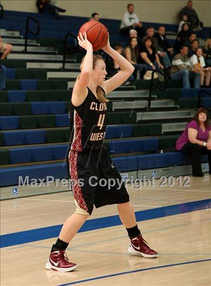 Thumbnail 3 in Poway vs. Clovis West (So Cal Holiday Prep Classic) photogallery.