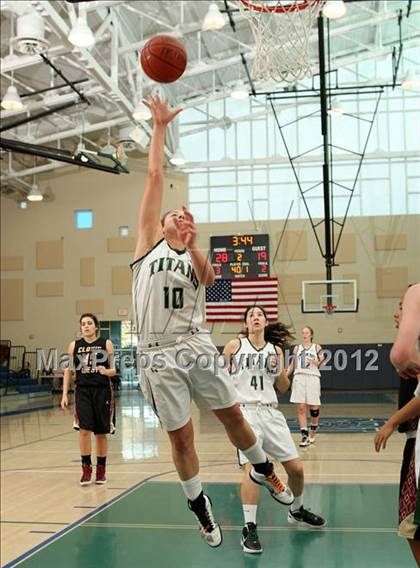 Thumbnail 2 in Poway vs. Clovis West (So Cal Holiday Prep Classic) photogallery.