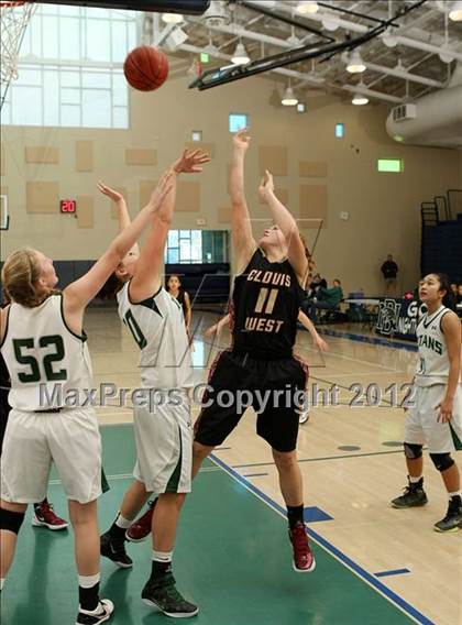 Thumbnail 2 in Poway vs. Clovis West (So Cal Holiday Prep Classic) photogallery.