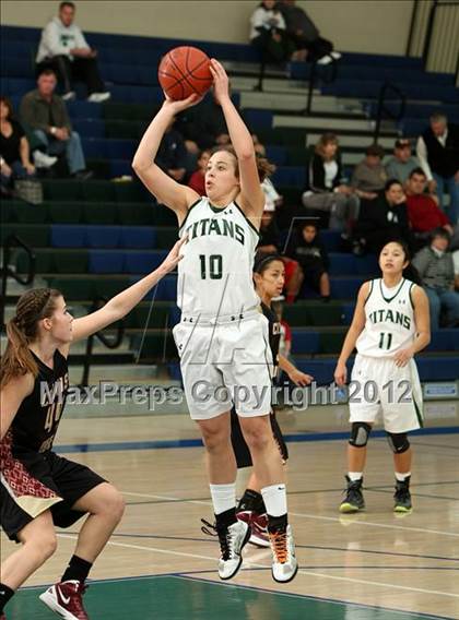 Thumbnail 1 in Poway vs. Clovis West (So Cal Holiday Prep Classic) photogallery.