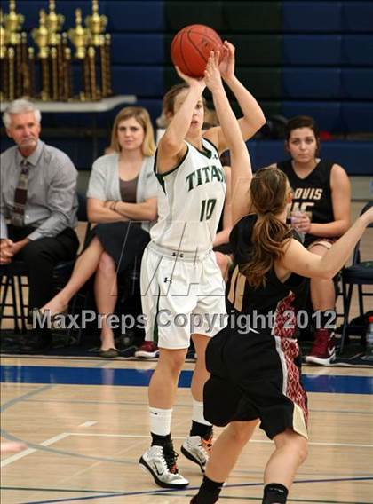 Thumbnail 3 in Poway vs. Clovis West (So Cal Holiday Prep Classic) photogallery.