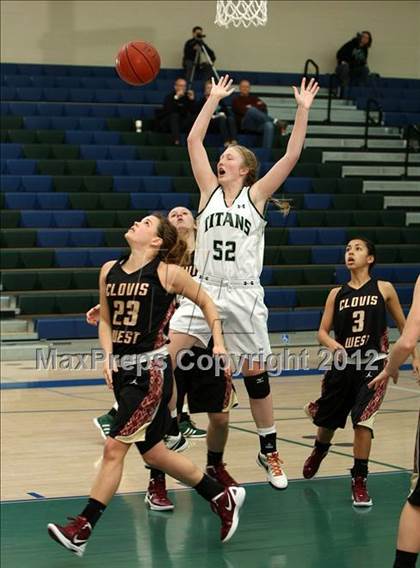 Thumbnail 3 in Poway vs. Clovis West (So Cal Holiday Prep Classic) photogallery.