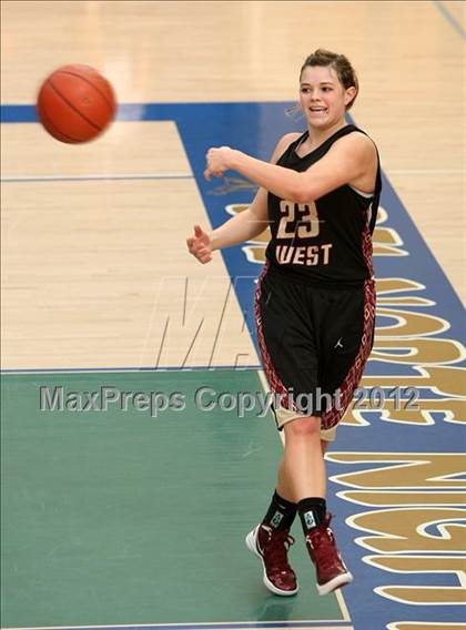 Thumbnail 2 in Poway vs. Clovis West (So Cal Holiday Prep Classic) photogallery.