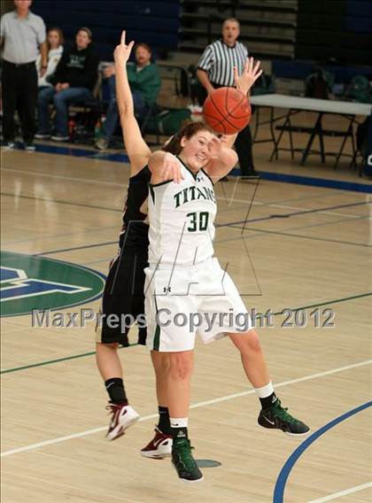 Thumbnail 1 in Poway vs. Clovis West (So Cal Holiday Prep Classic) photogallery.