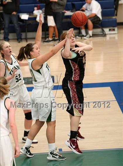 Thumbnail 3 in Poway vs. Clovis West (So Cal Holiday Prep Classic) photogallery.