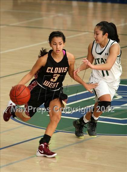 Thumbnail 1 in Poway vs. Clovis West (So Cal Holiday Prep Classic) photogallery.