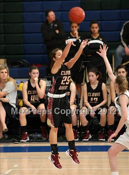 Thumbnail 1 in Poway vs. Clovis West (So Cal Holiday Prep Classic) photogallery.