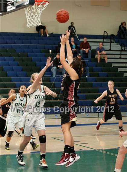 Thumbnail 3 in Poway vs. Clovis West (So Cal Holiday Prep Classic) photogallery.