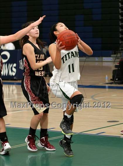 Thumbnail 2 in Poway vs. Clovis West (So Cal Holiday Prep Classic) photogallery.
