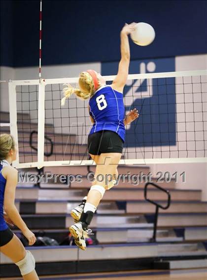 Thumbnail 2 in East Lincoln vs North Lincoln (SPC Volleyball Championship Finals) photogallery.
