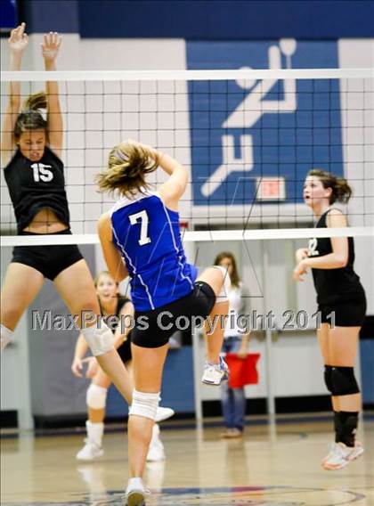 Thumbnail 3 in East Lincoln vs North Lincoln (SPC Volleyball Championship Finals) photogallery.