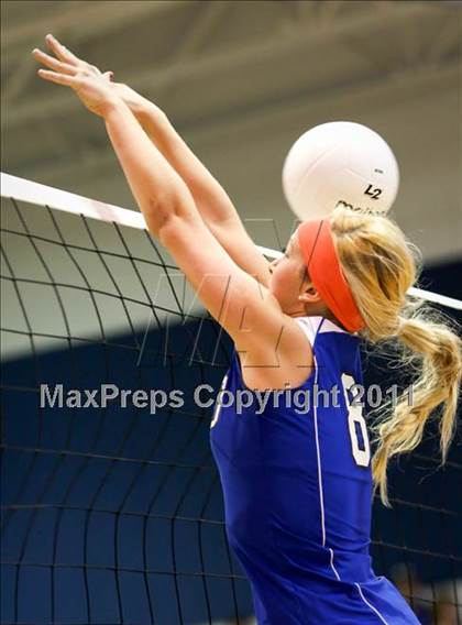 Thumbnail 2 in East Lincoln vs North Lincoln (SPC Volleyball Championship Finals) photogallery.