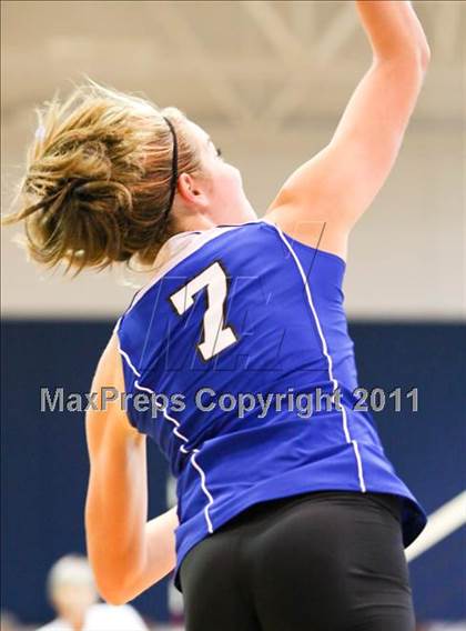 Thumbnail 1 in East Lincoln vs North Lincoln (SPC Volleyball Championship Finals) photogallery.
