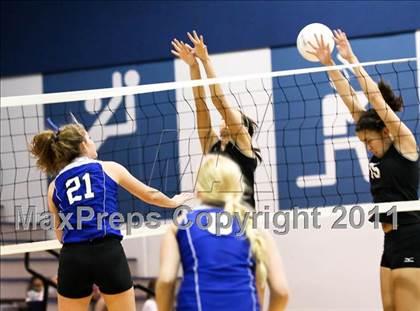 Thumbnail 2 in East Lincoln vs North Lincoln (SPC Volleyball Championship Finals) photogallery.