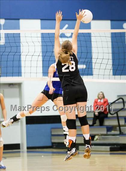 Thumbnail 3 in East Lincoln vs North Lincoln (SPC Volleyball Championship Finals) photogallery.