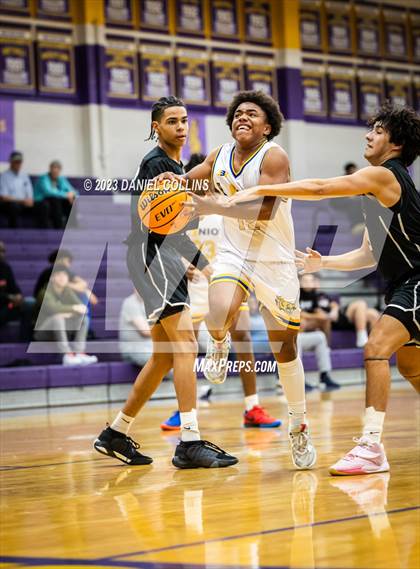 Thumbnail 2 in Casa Grande vs Hamilton (Fear The Hop) photogallery.