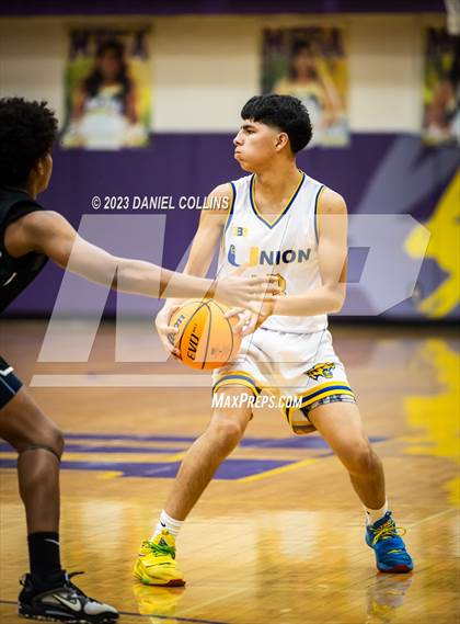 Thumbnail 2 in Casa Grande vs Hamilton (Fear The Hop) photogallery.