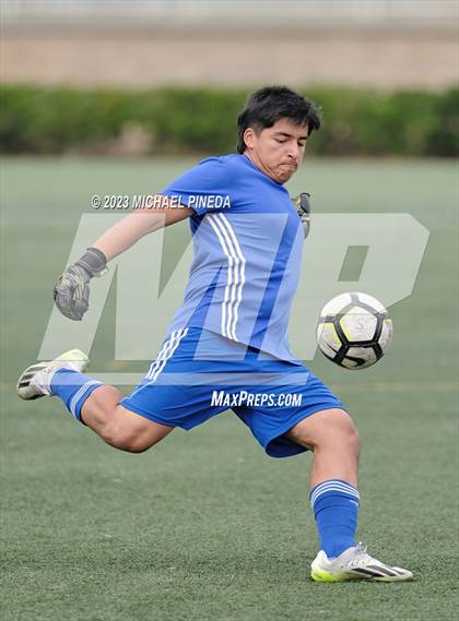 Thumbnail 2 in Santiago vs Saddleback (Hawks Invitational) photogallery.