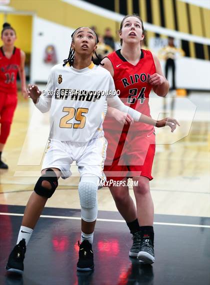 Thumbnail 3 in Ripon vs Lathrop (CIF SJS D4 Playoff) photogallery.